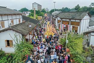 波斯特科格鲁：洛里是俱乐部的传奇，跟他所做的相比我很微不足道